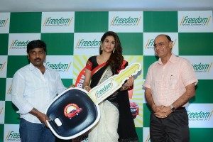 Shraddha Das at Freedom Buy Jar Get Car Offer Event  (14)