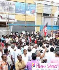 ADMK protests in Madurai Demanding removal Sarkar scenes
