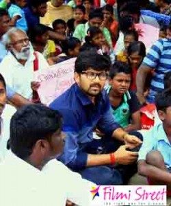 Actor Abi Saravanan participating in both Sterlite and Cauvery protest
