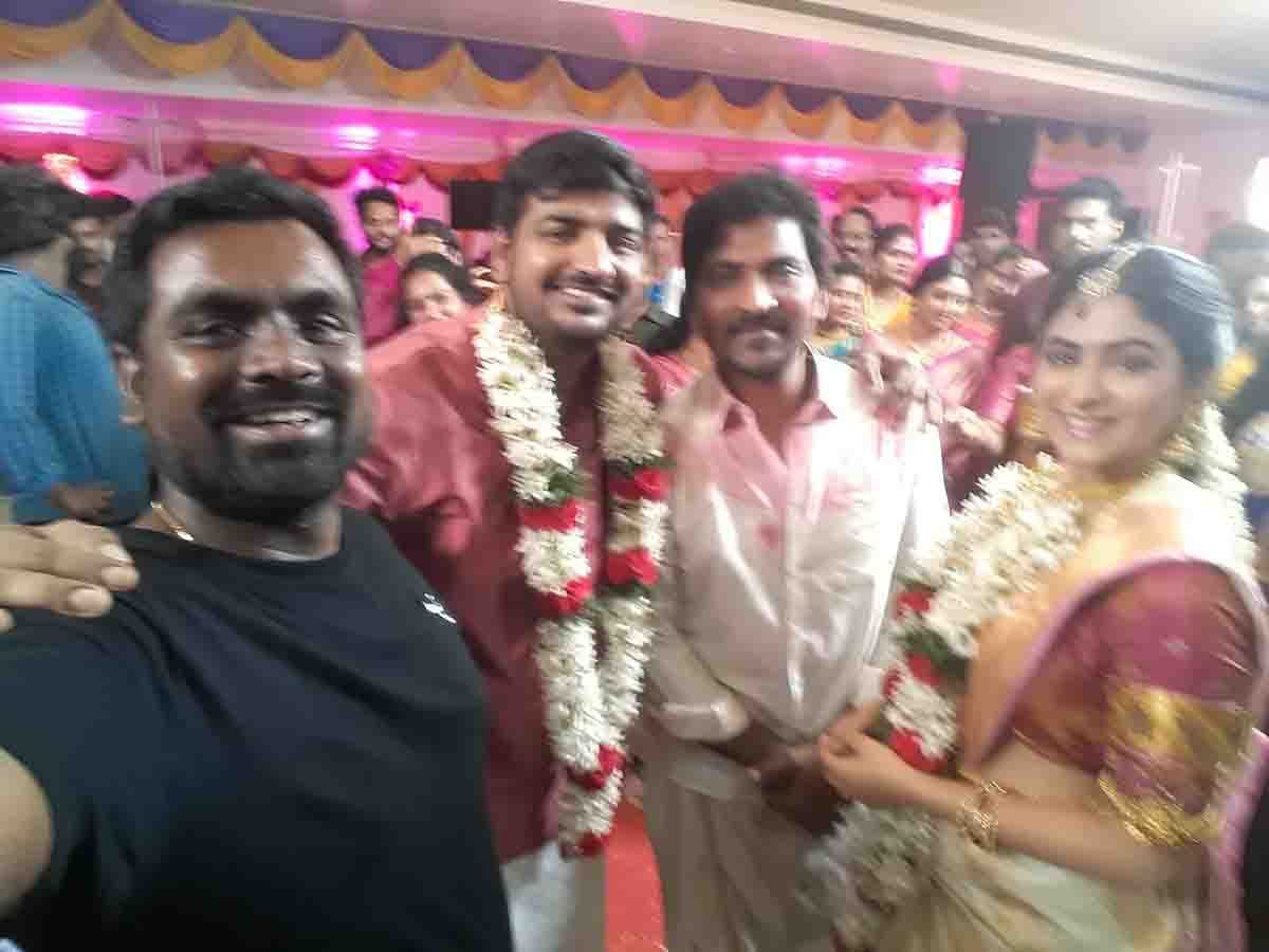 Actor Sathish marriage photo goes viral