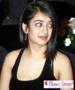 Aksharahassan joins with Vikram after Ajith