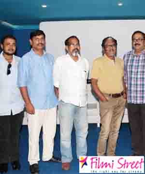 Director Bharathiraja praising 6 Athiyayam Movie