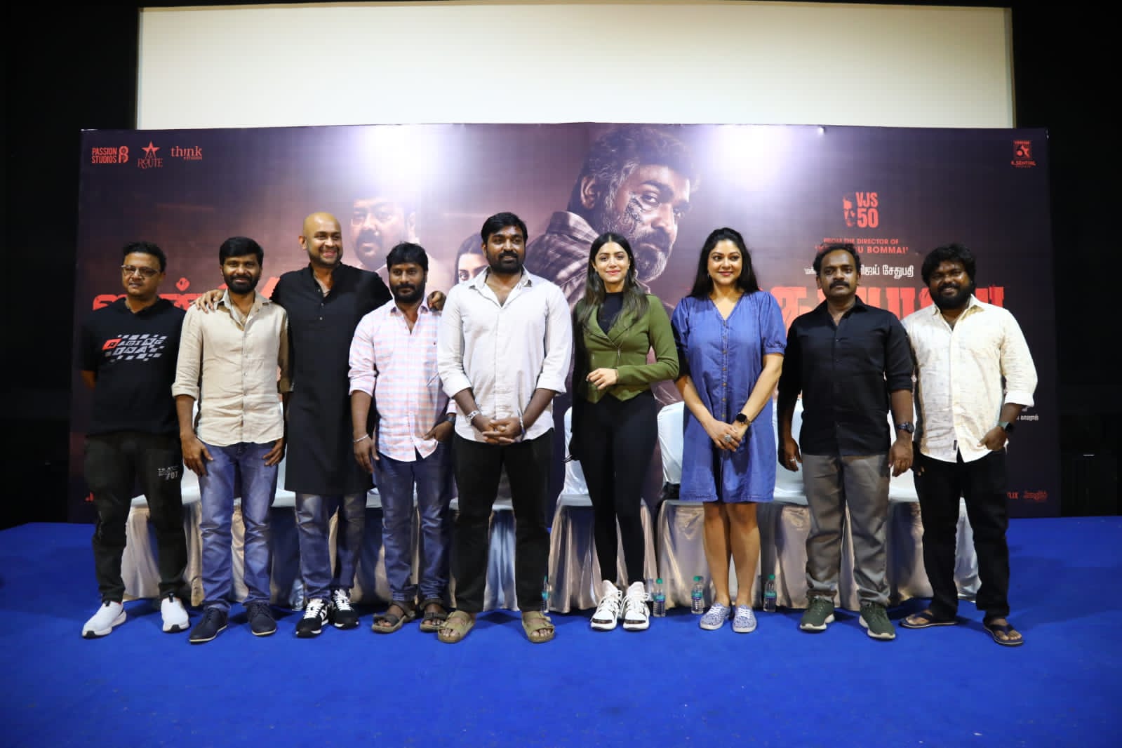 தனுஷூடன் கிரிக்கெட்.. அஜித்தின் வரலாறு.. மகாராஜா என் பாக்கியம்.. – விஜய்சேதுபதி