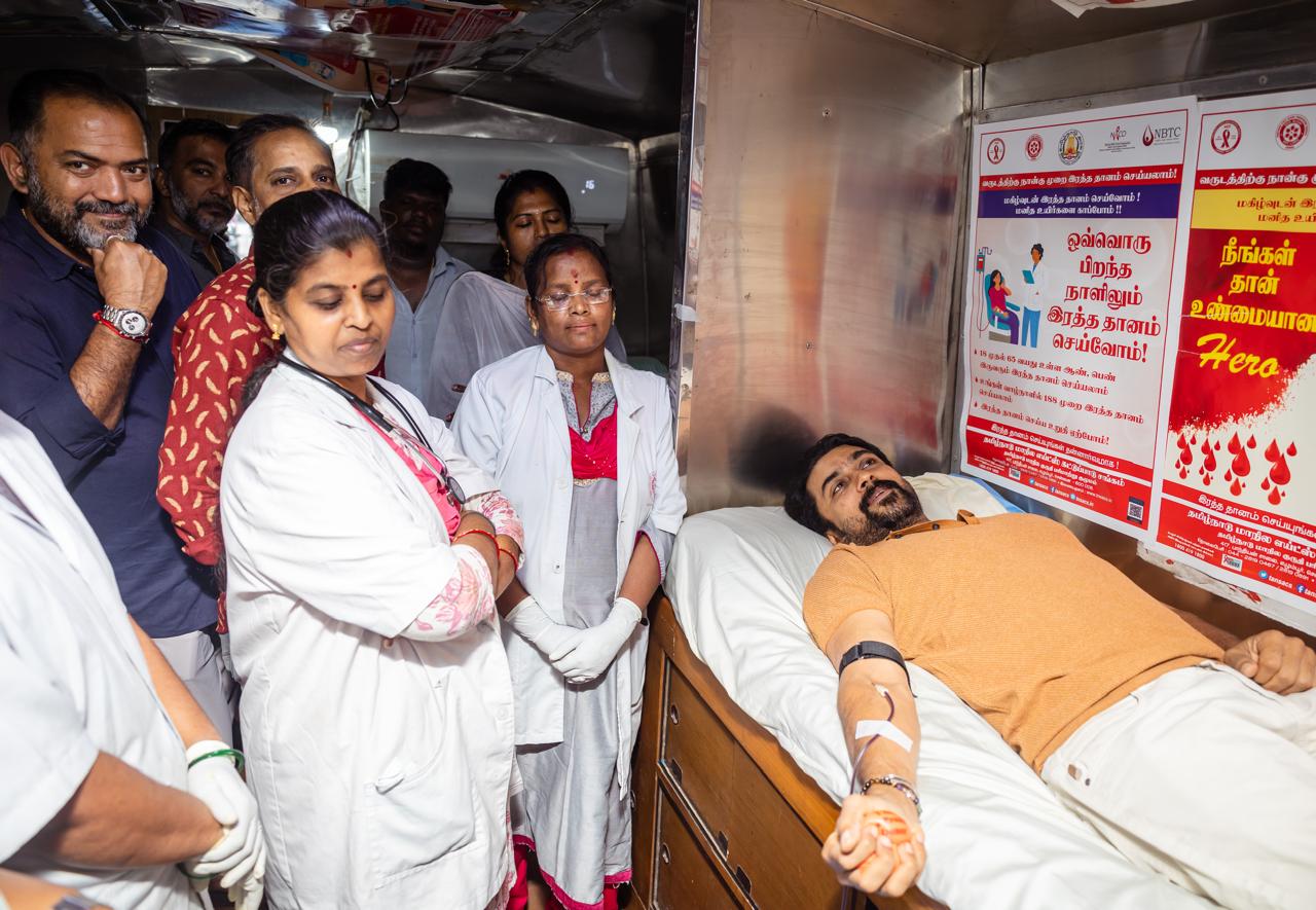 ரத்ததானம் செய்த ரசிகர்களுக்கு விருந்தளித்து பாராட்டி சூர்யா செய்த ரத்ததானம்