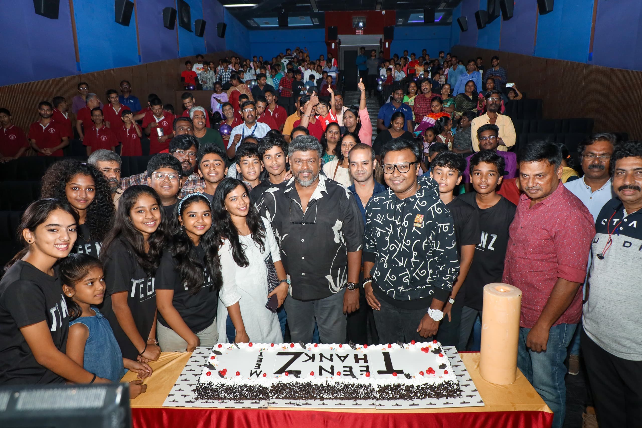 TEENZ THANKZ MEET டிரஸ்ட் குழந்தைகளுடன் படம் பார்த்து பாராட்டிய பிரபு சாலமன்