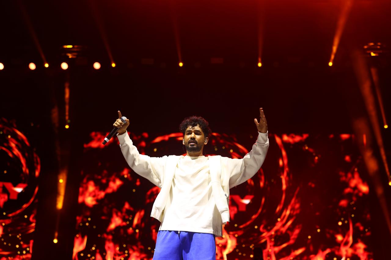 முதன்முறையாக OVO Arena Wembley-ல் வெளியாகும் ‘கடைசி உலகப்போர்’ போஸ்டர்