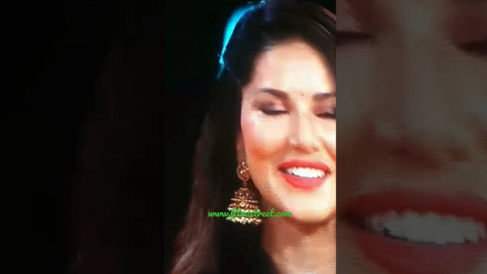 Good Soul.; Sunny Leone Crying on stage