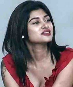 Oviya accepted her fans long time request