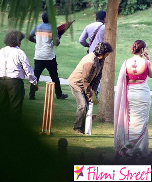Rajini plays cricket in Darbar set Stills goes viral