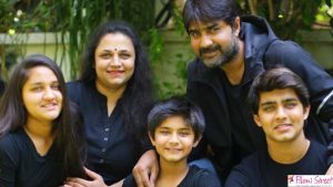 Siva Ranjani family pic
