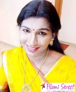 Transgender Jeeva acting with Nayanthara in Airaa