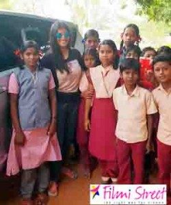 Varalakshmi met 7 School students and dropped them in car