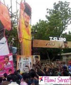 Vijay fans Mersal poster in Madurai City