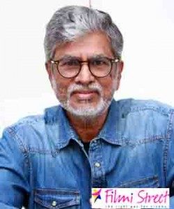Vijays father SA Chandrasekar clarifies Kaala and Mersal movies political issue