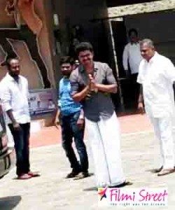 Vijays surprise meet with his fans