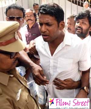 Vishal arrested while he trying to enter producers council office