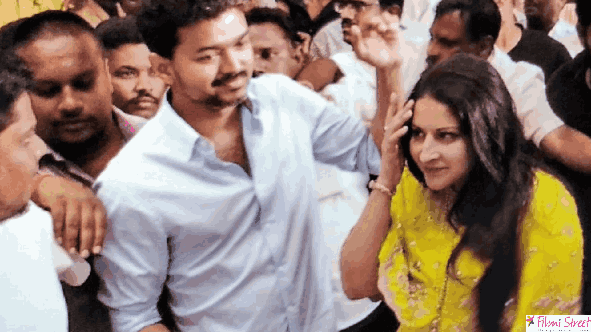 Thalapathy Vijay Mass Entry in Pondicherry Function